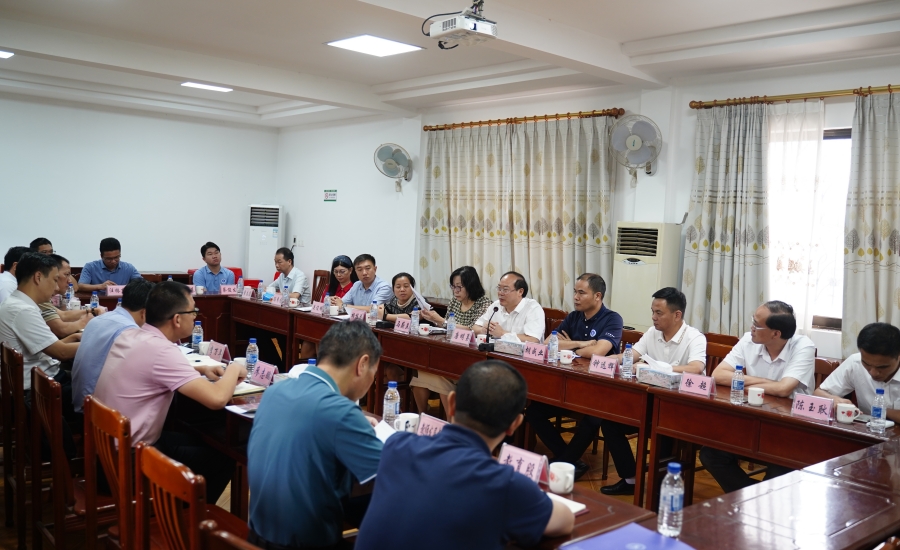 召开帮扶调研工作座谈会现场（一） 宽900.jpg