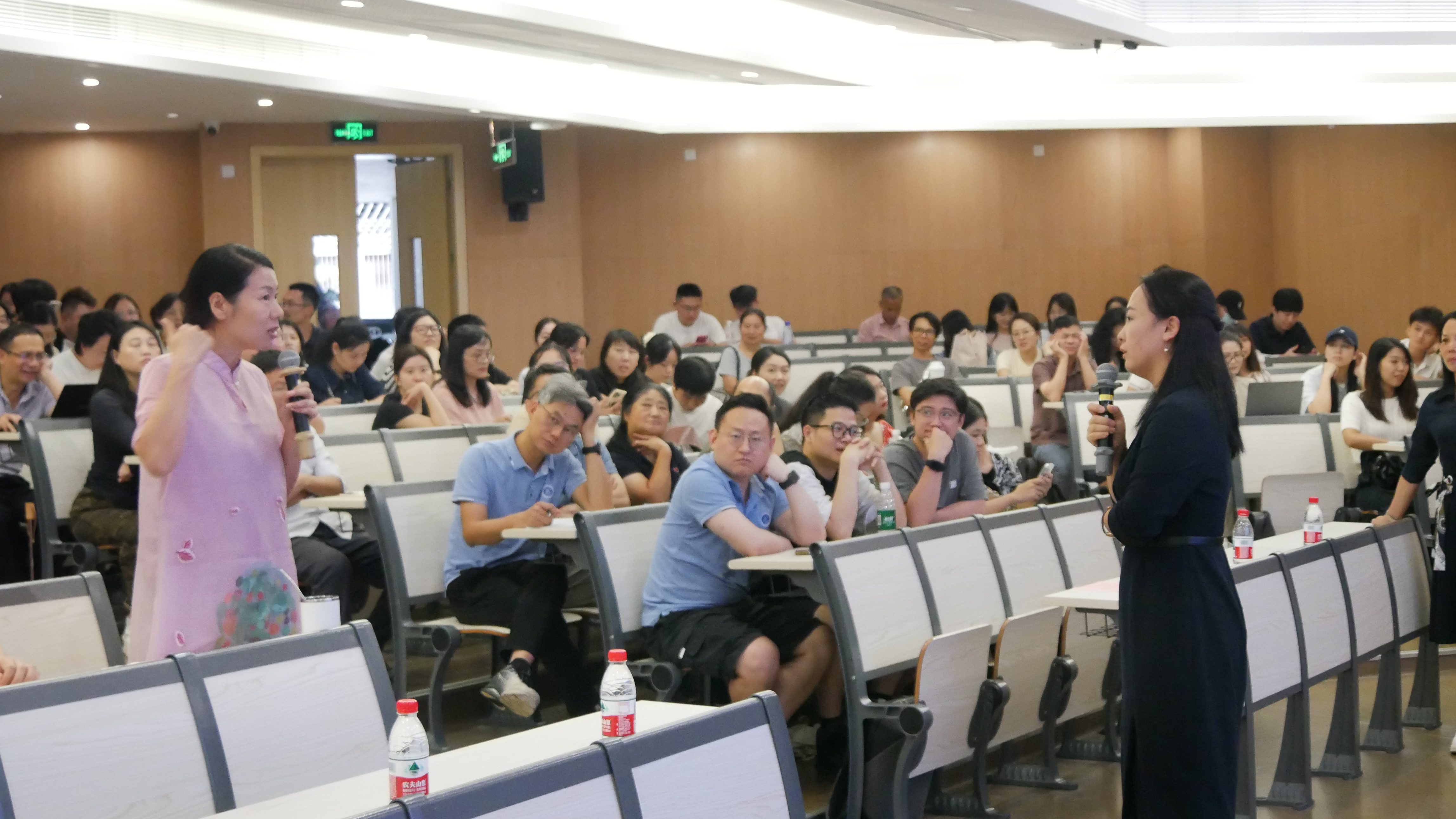 讲座现场交流互动环节.JPG