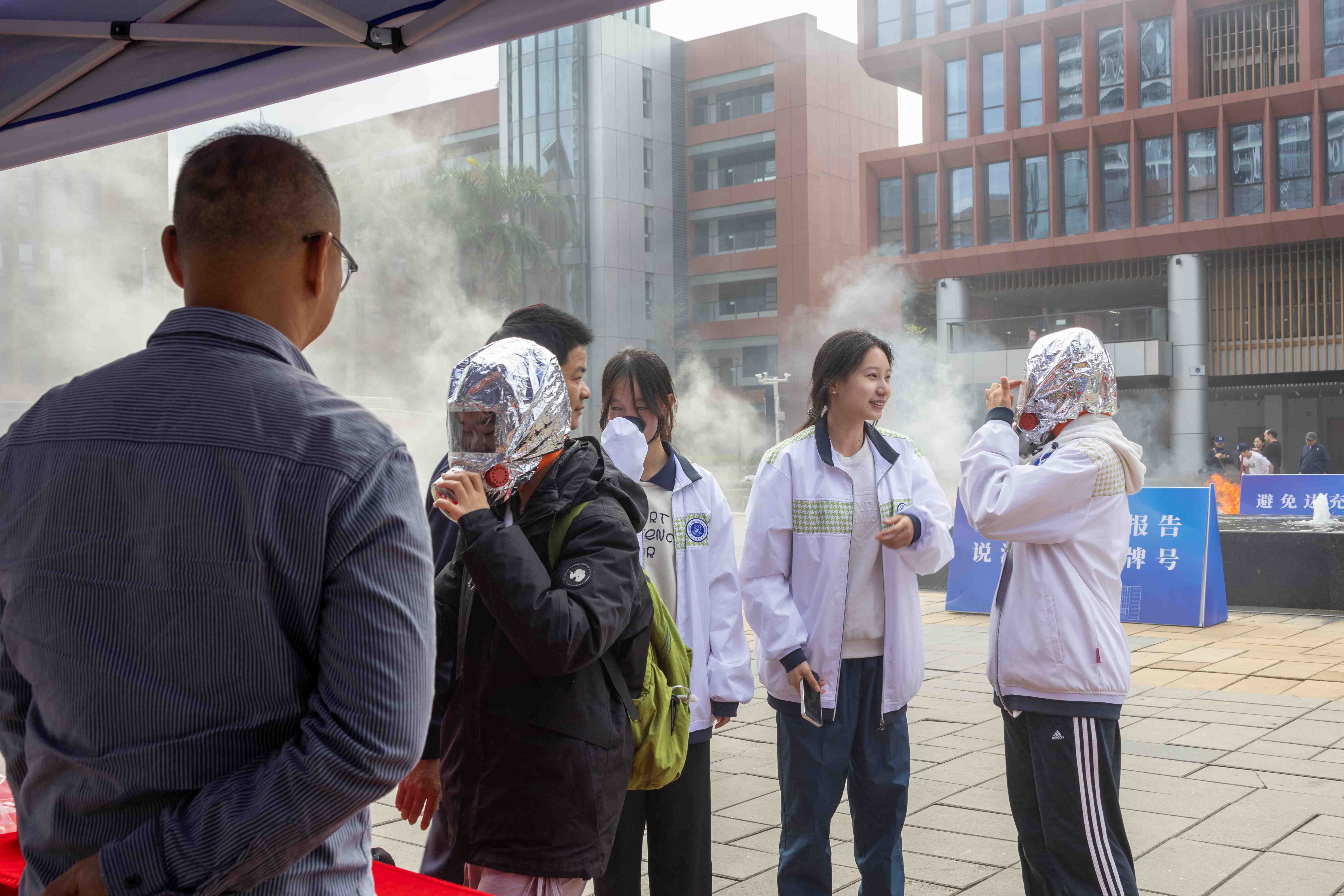 10.防毒面罩体验 (3).jpg